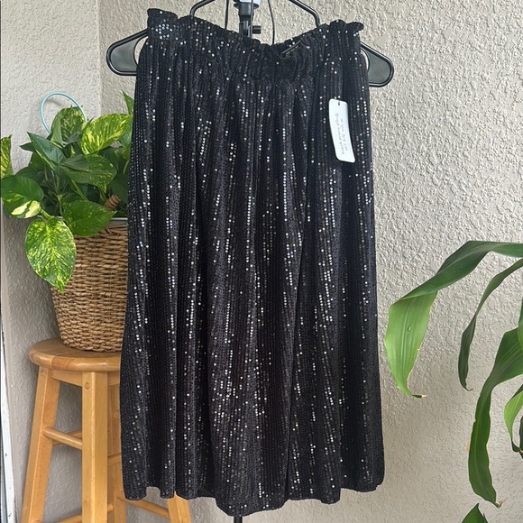 Metro Wear Shimmering Black A-Line Skirt - Picture 1 of 11